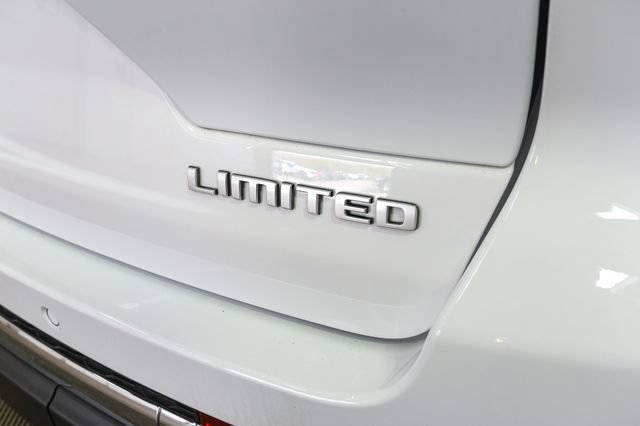 Used 2025 Jeep Grand Cherokee Limited AWD/4WD image 10