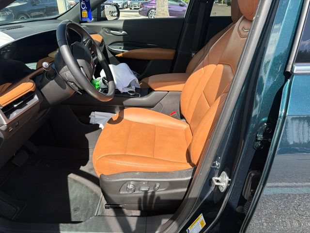 Used 2025 Cadillac XT4 Premium Luxury FWD image 5