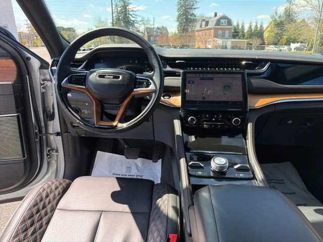 Used 2023 Jeep Grand Cherokee Summit AWD/4WD image 17