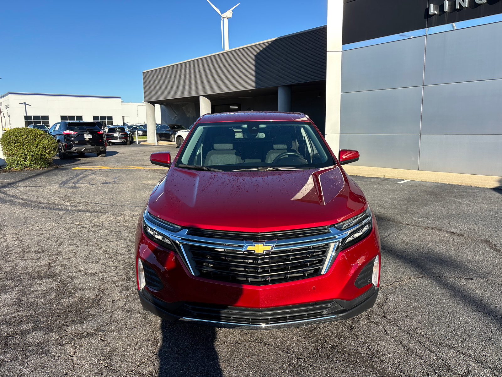 Used 2024 Chevrolet Equinox LT image 2