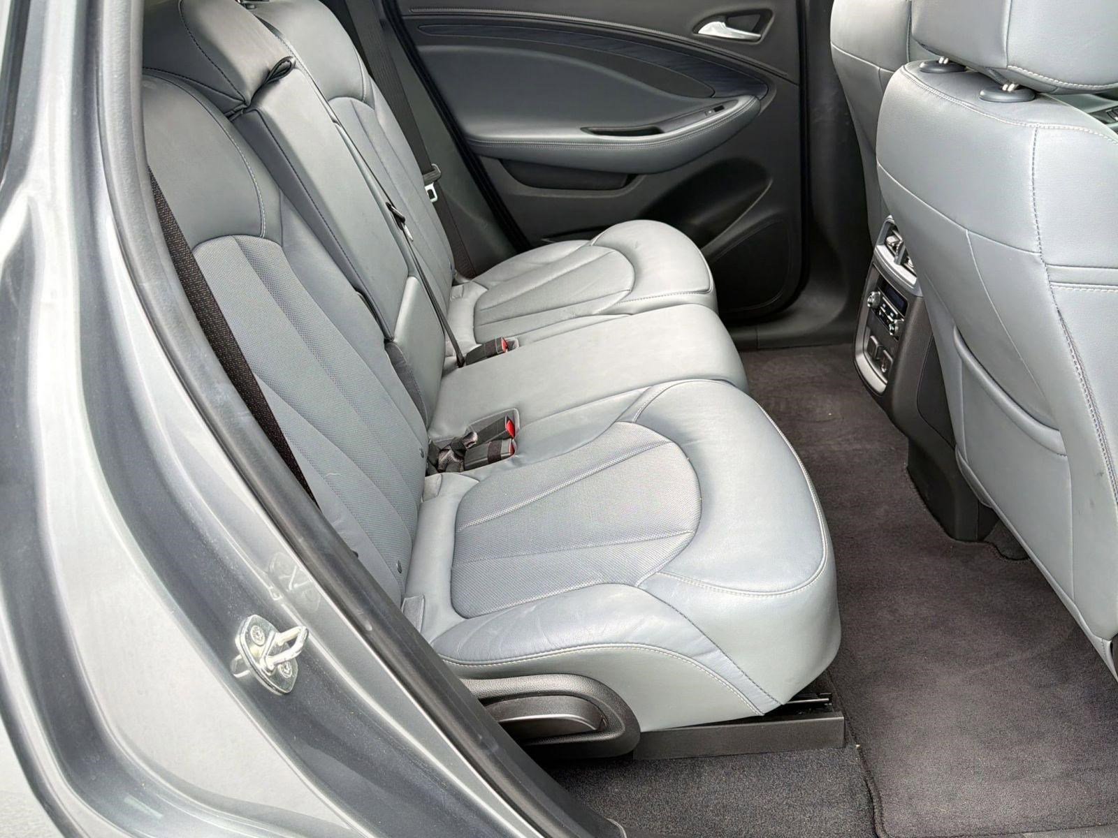 Used 2020 Buick Envision Essence image 29