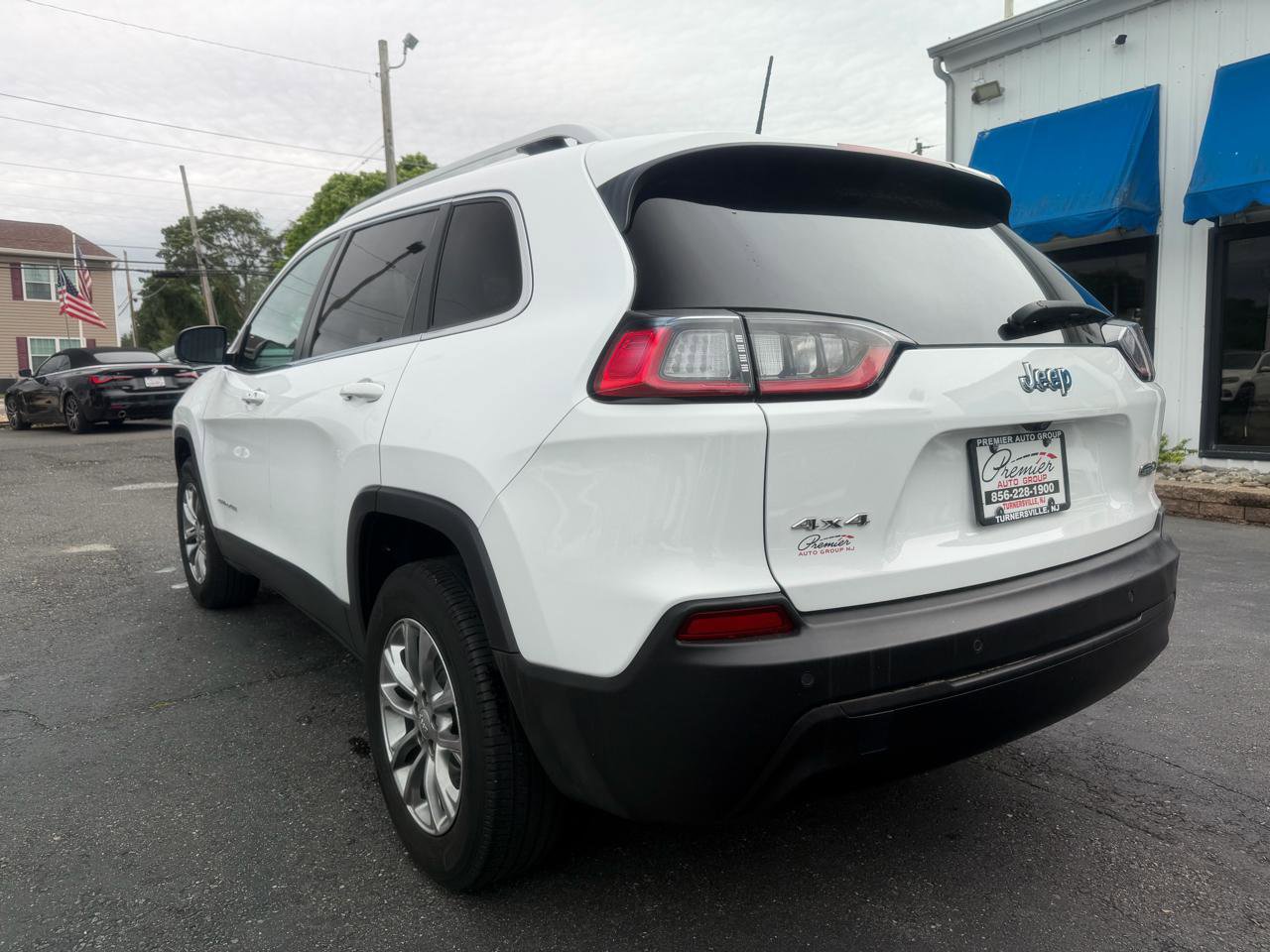 Used 2021 Jeep Cherokee Latitude Plus AWD/4WD image 7