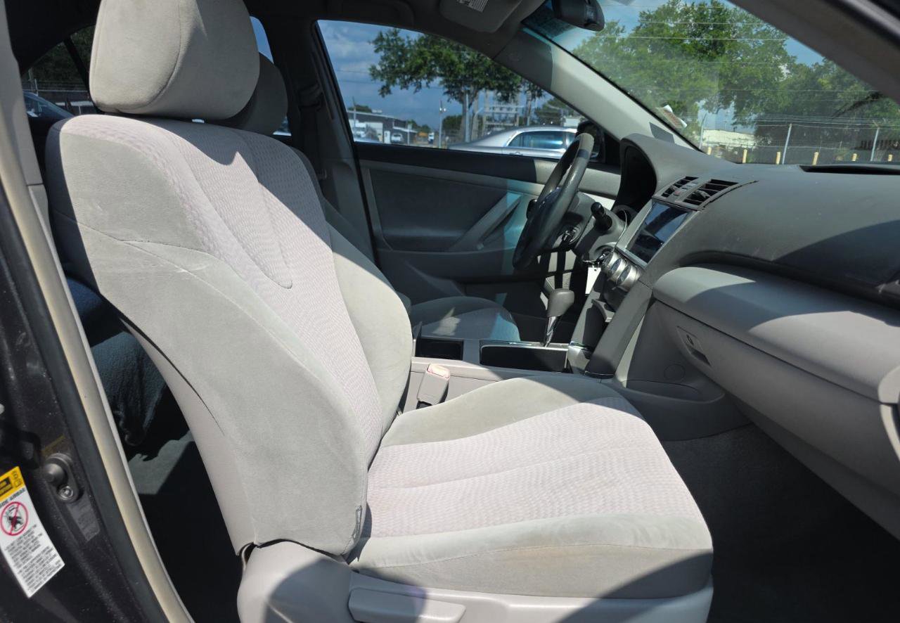 Used 2010 Toyota Camry LE FWD image 8