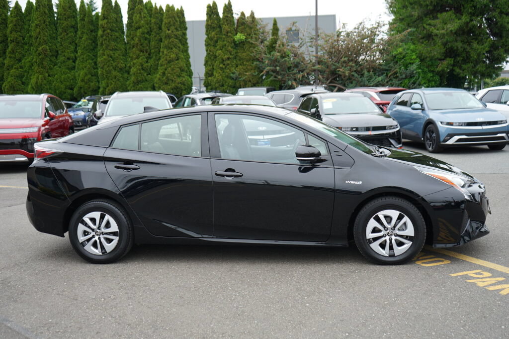 Used 2016 Toyota Prius Four w/ Advanced Technology Package FWD image 5