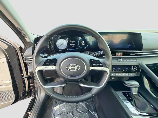 Certified 2025 Hyundai Elantra SEL FWD image 11