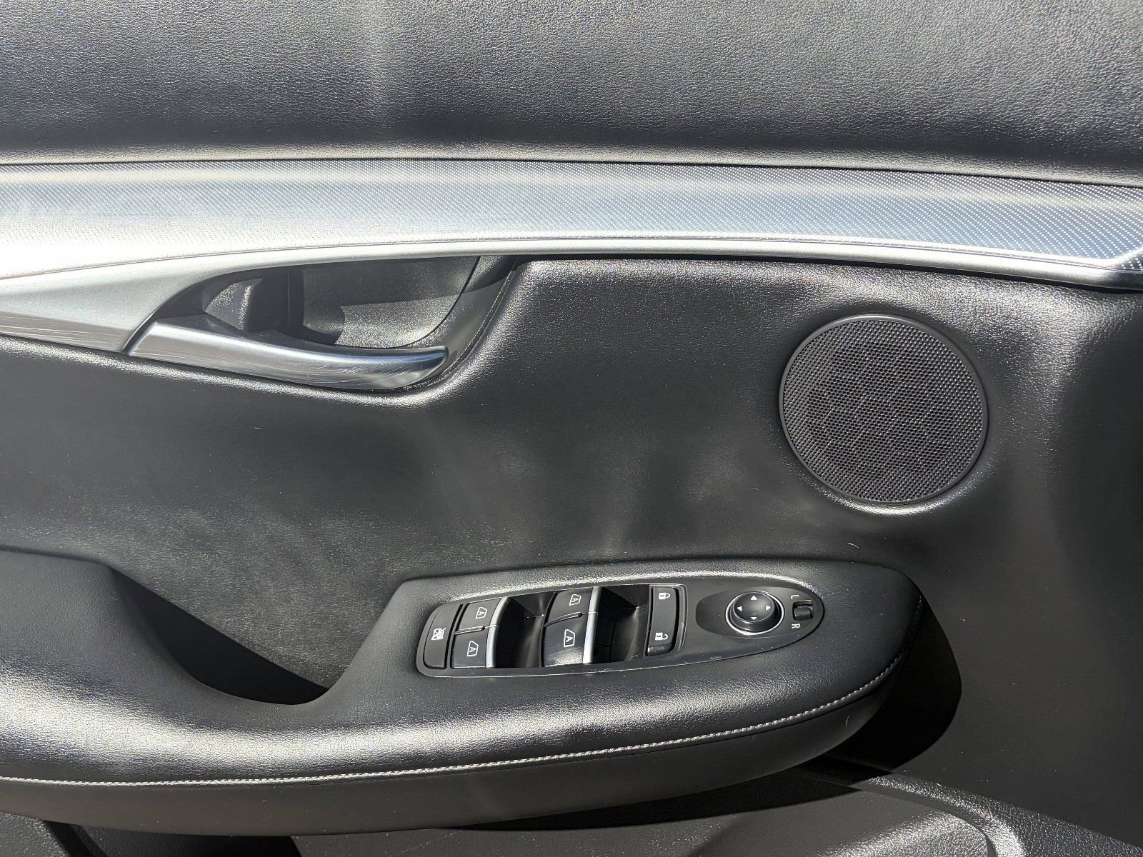 Used 2021 INFINITI QX50 Luxe w/ Appearance Package image 24