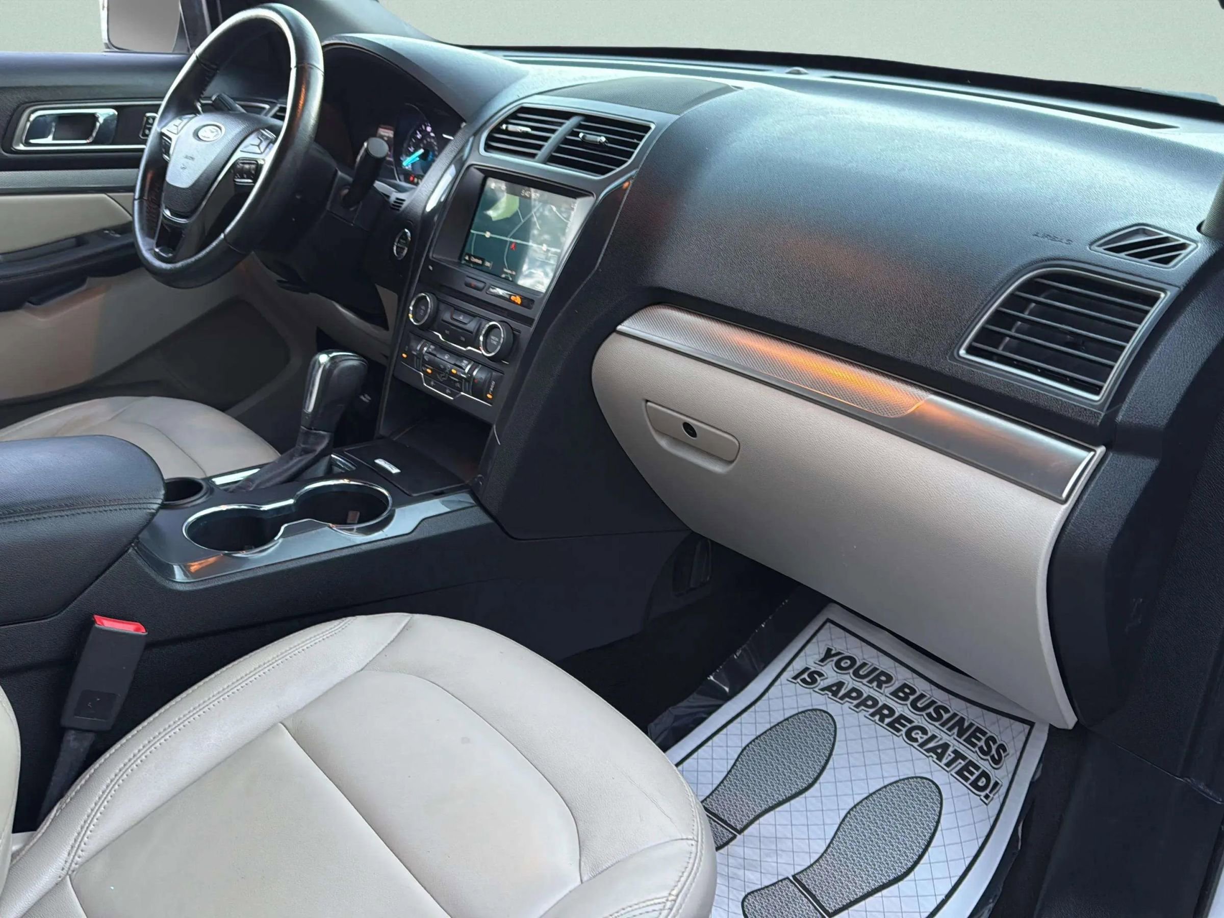 Used 2018 Ford Explorer XLT w/ Equipment Group 202A image 33