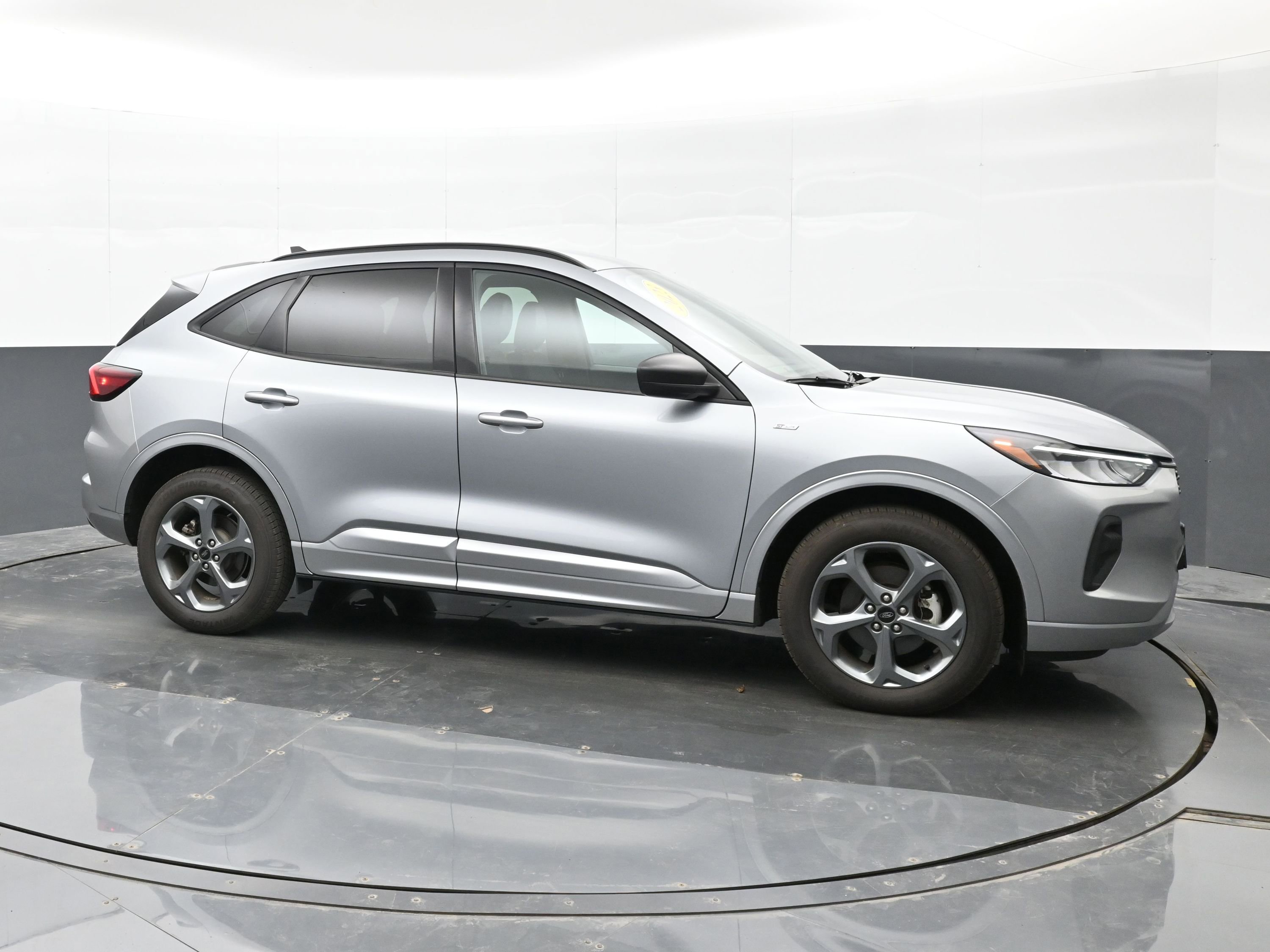 Used 2023 Ford Escape ST-Line image 5