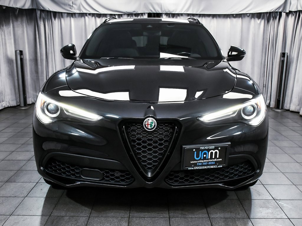 Used 2023 Alfa Romeo Stelvio Veloce image 2