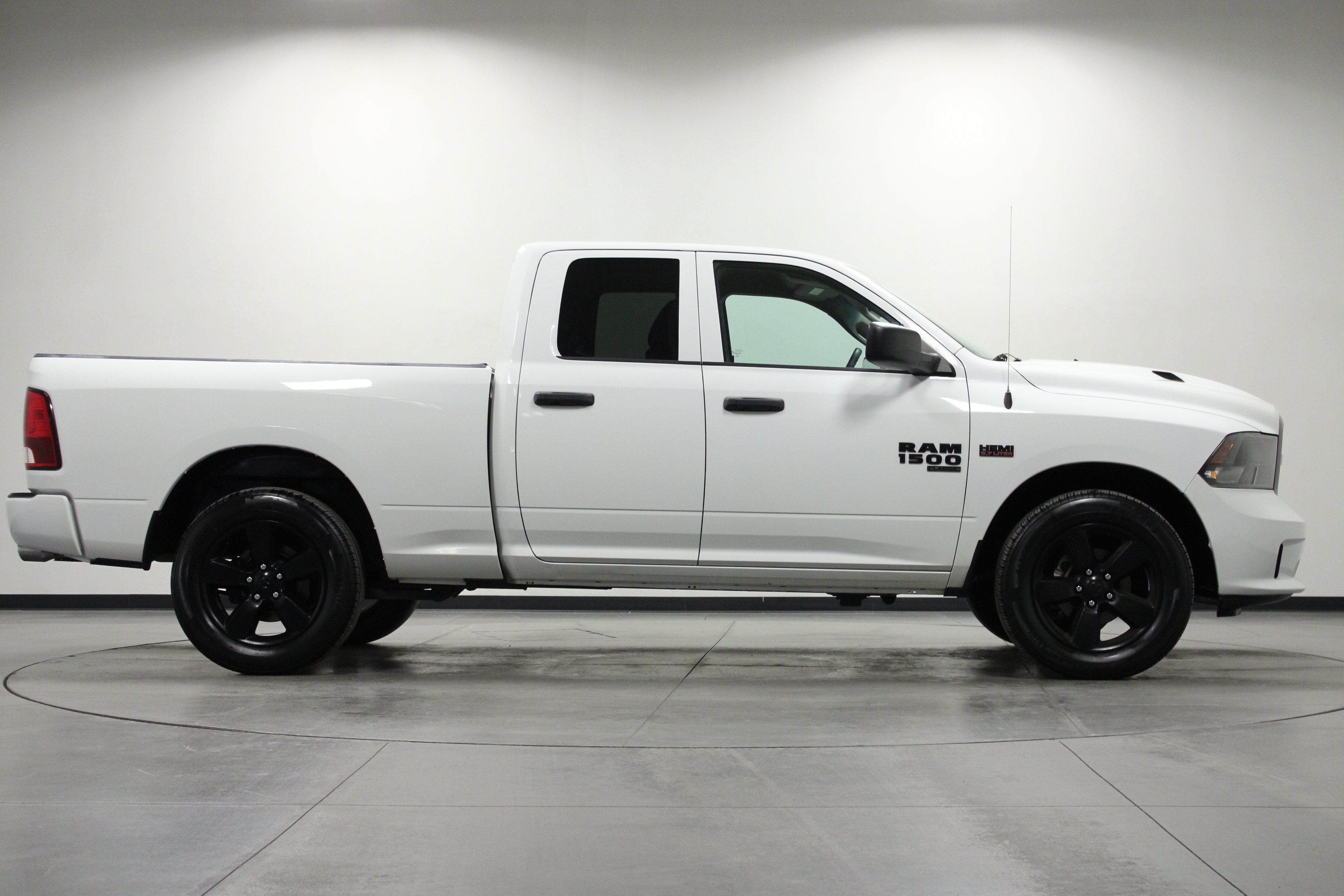 Used 2019 RAM 1500 Express w/ Wheel & Sound Group AWD/4WD image 3
