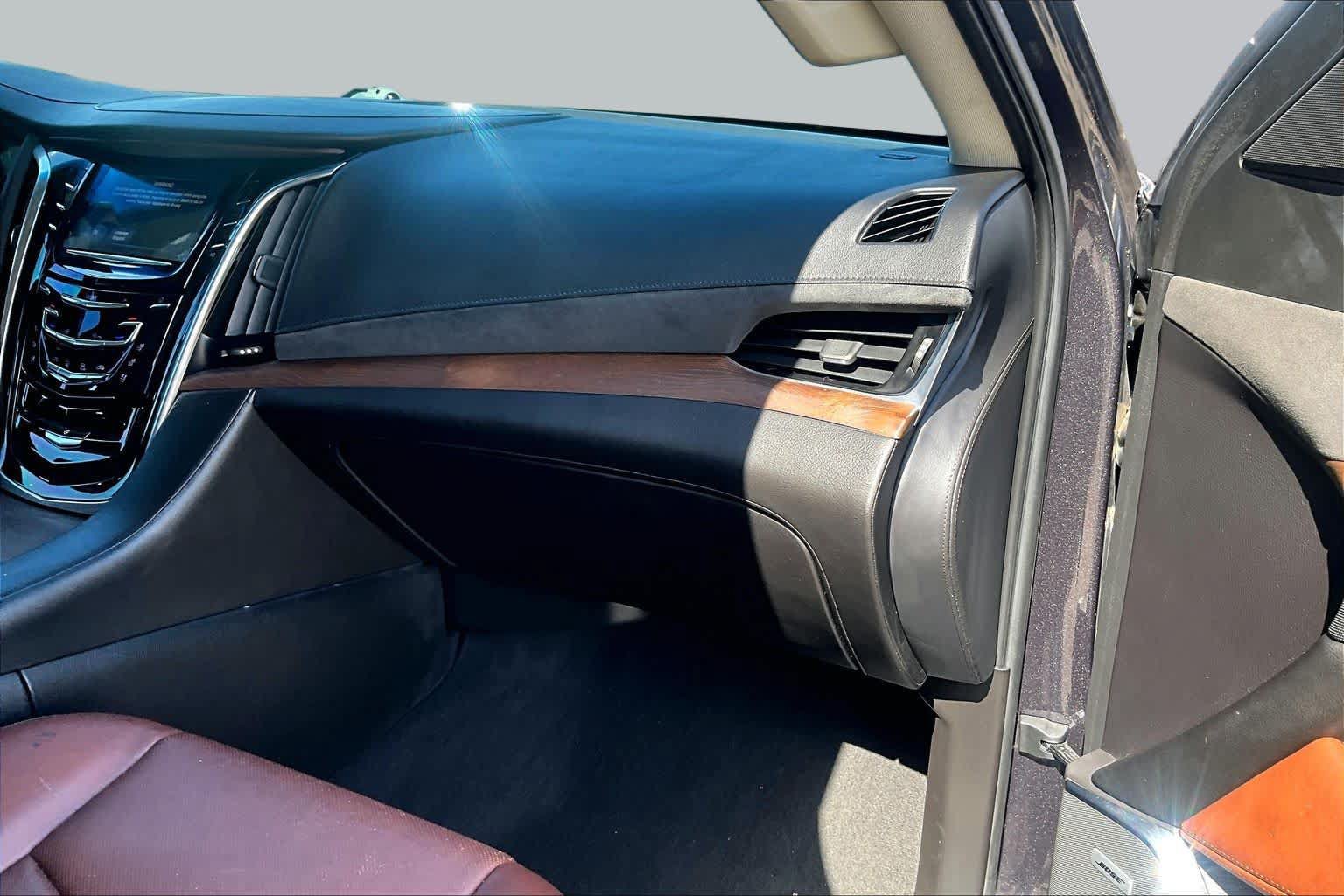 Used 2018 Cadillac Escalade ESV Luxury RWD image 19