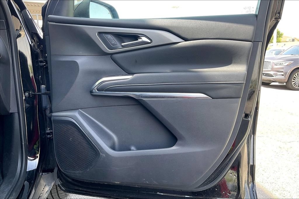 Used 2025 Chevrolet Traverse LT FWD image 23