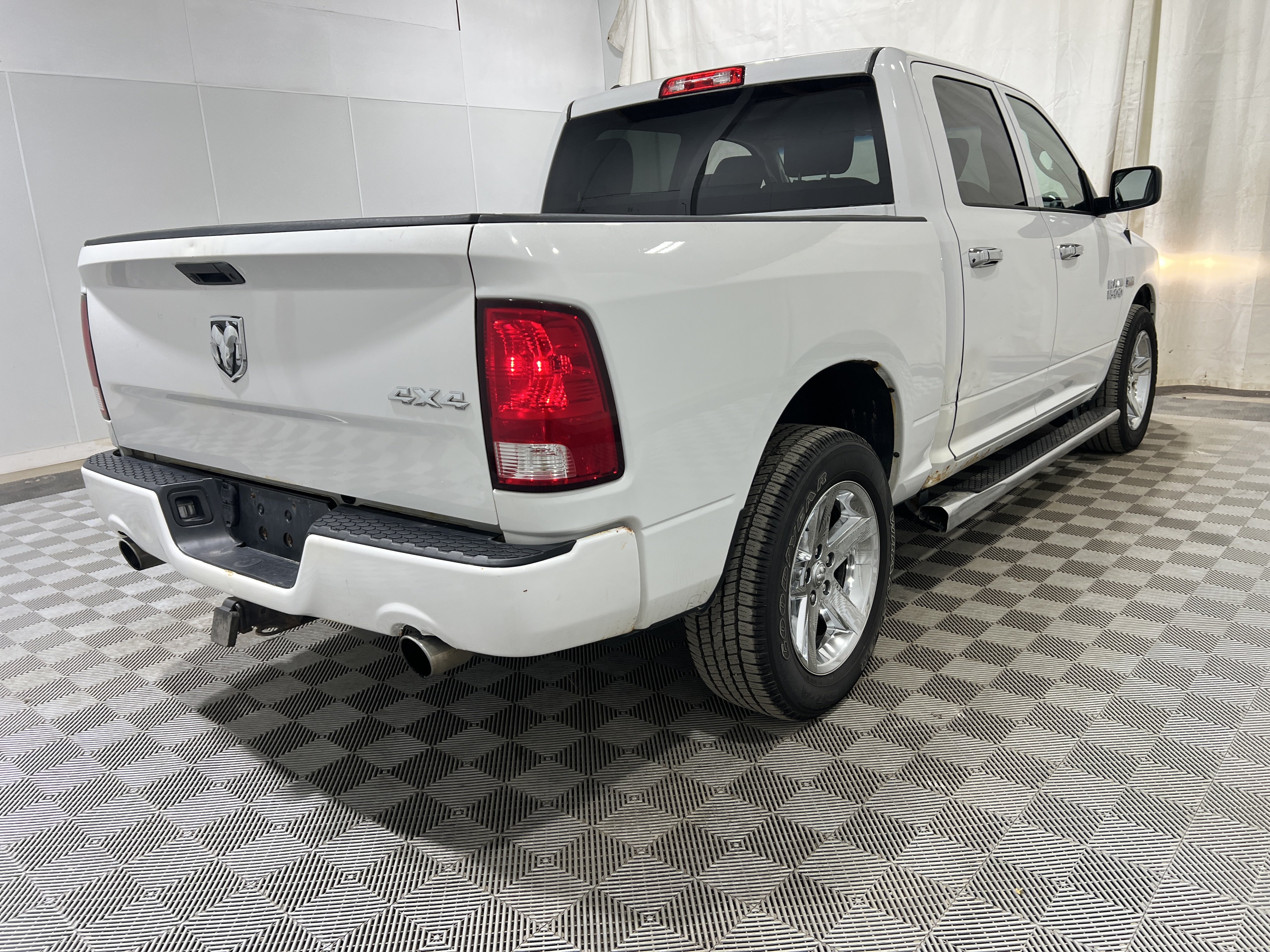 Used 2017 RAM 1500 ST AWD/4WD image 3
