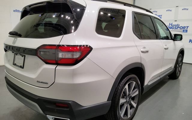 Used 2025 Honda Pilot Touring image 3