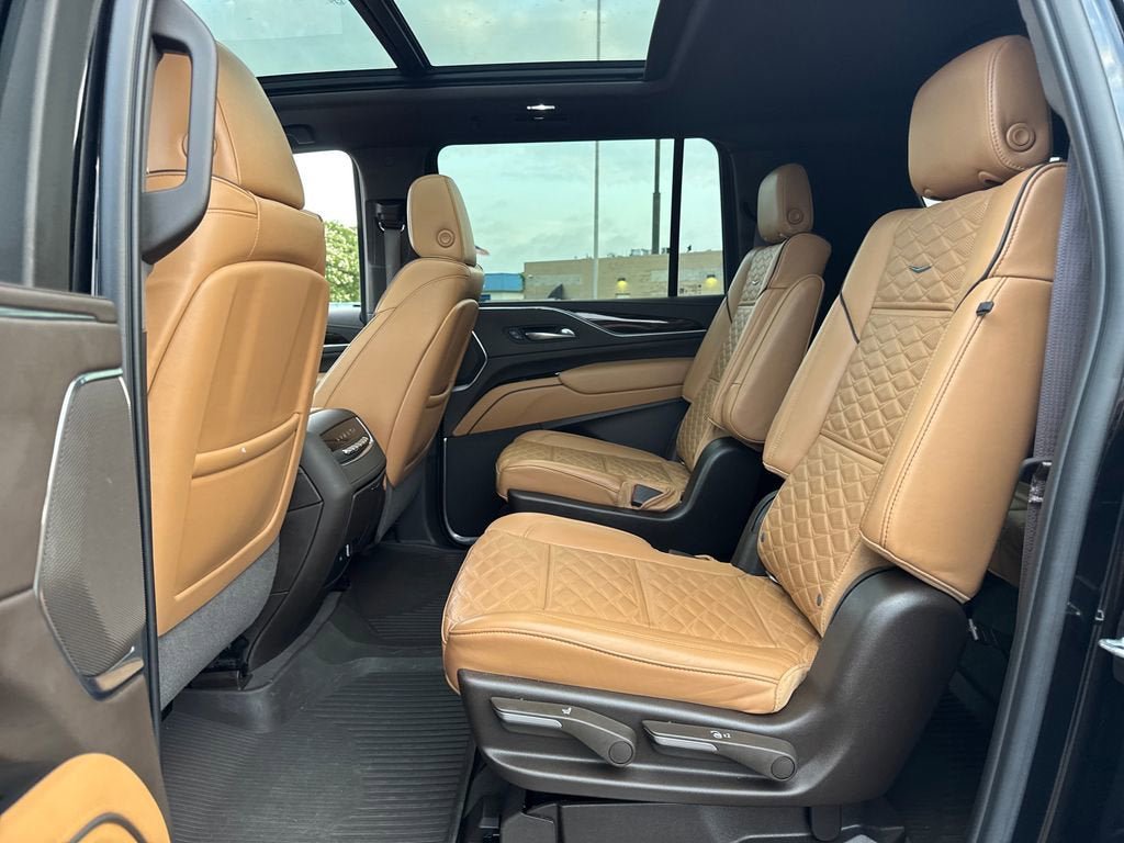 Used 2022 Cadillac Escalade ESV Premium Luxury w/ LPO, Floor Liner Package AWD/4WD image 16