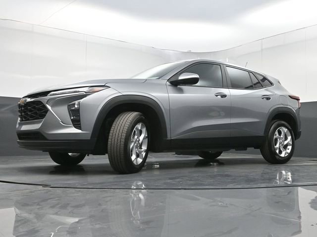 Used 2025 Chevrolet Trax LS w/ LS Convenience Package image 25