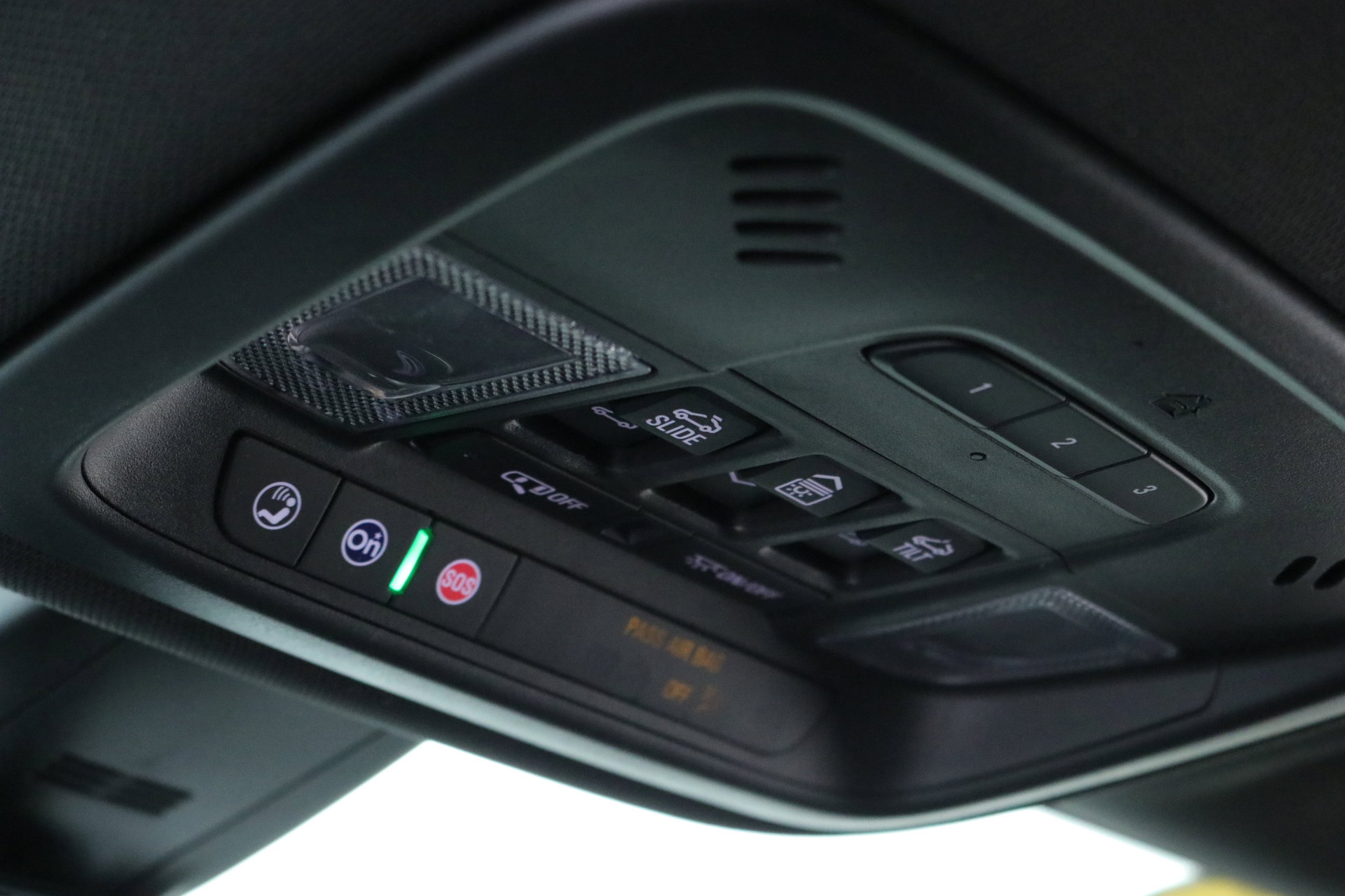 Used 2023 Chevrolet Traverse RS image 20