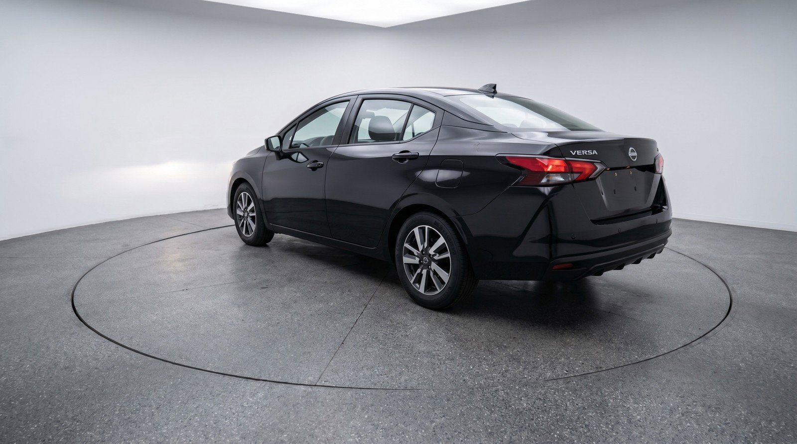 Used 2025 Nissan Versa SV image 6