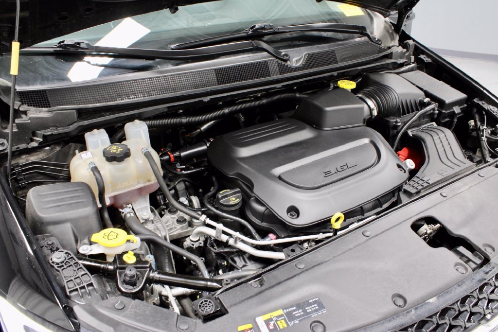 Used 2024 Chrysler Pacifica Touring-L FWD image 18