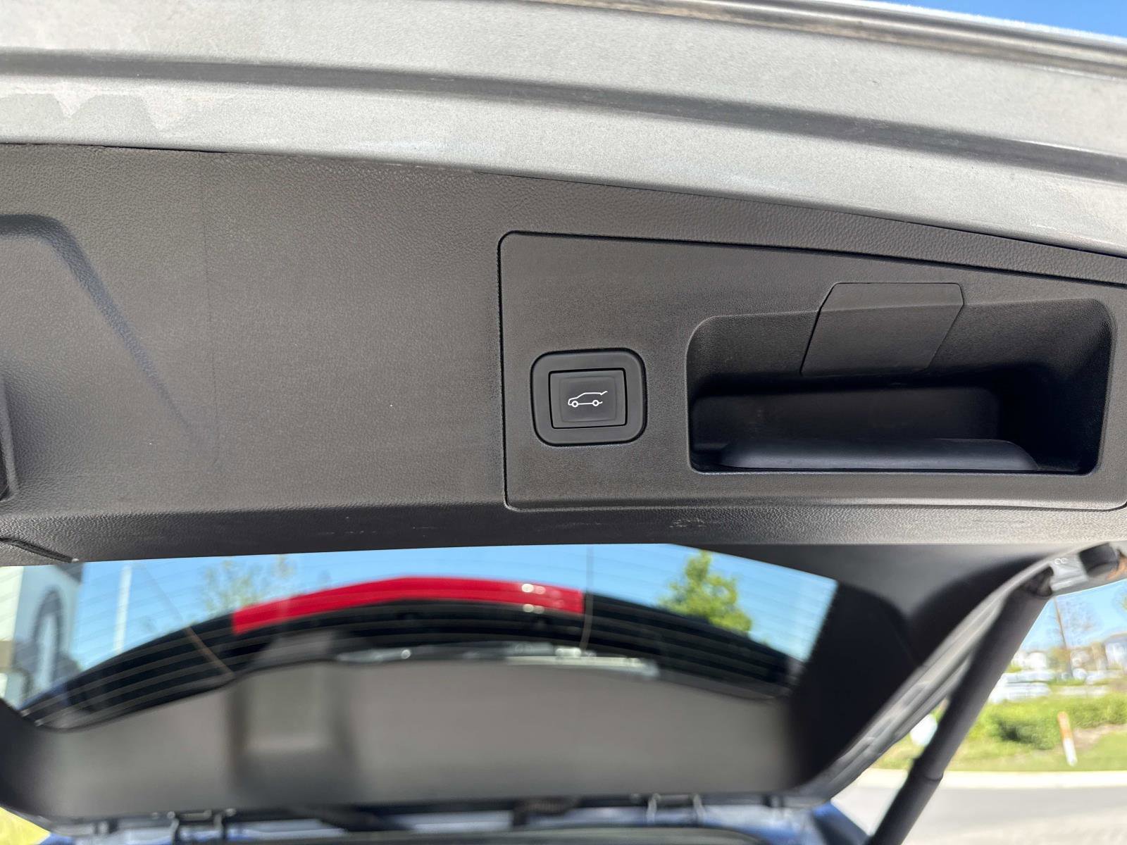 Certified 2025 Cadillac XT5 Premium Luxury image 13