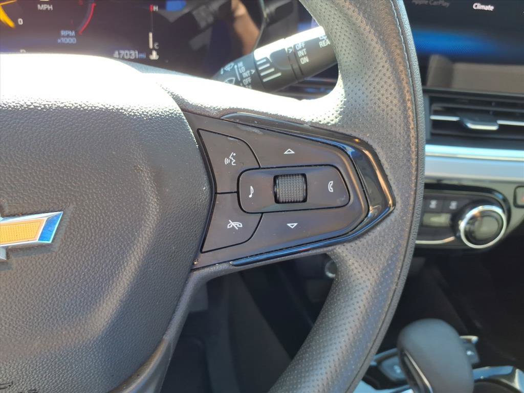 Used 2025 Chevrolet Trax LT FWD image 28