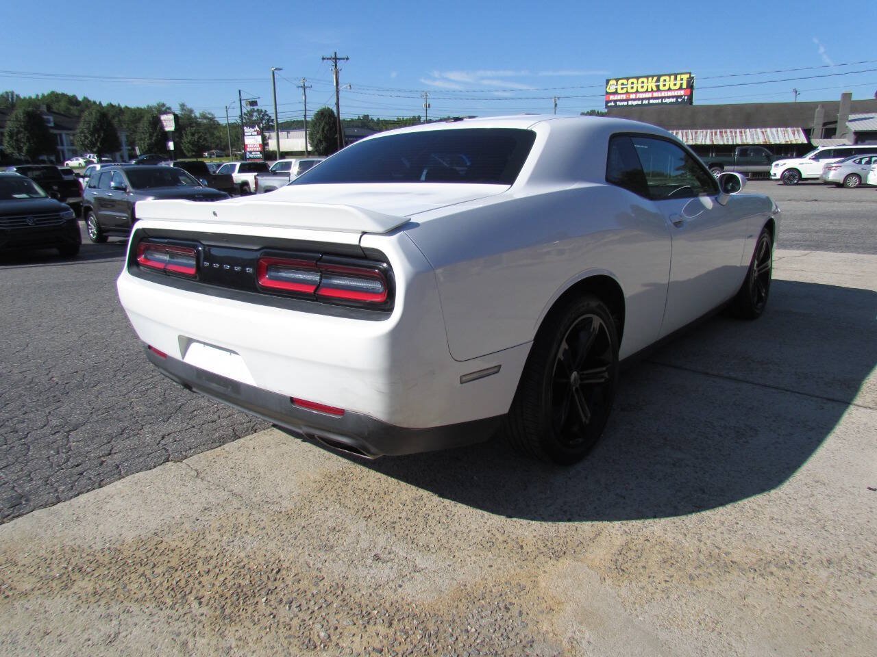 Used 2018 Dodge Challenger R/T RWD image 5