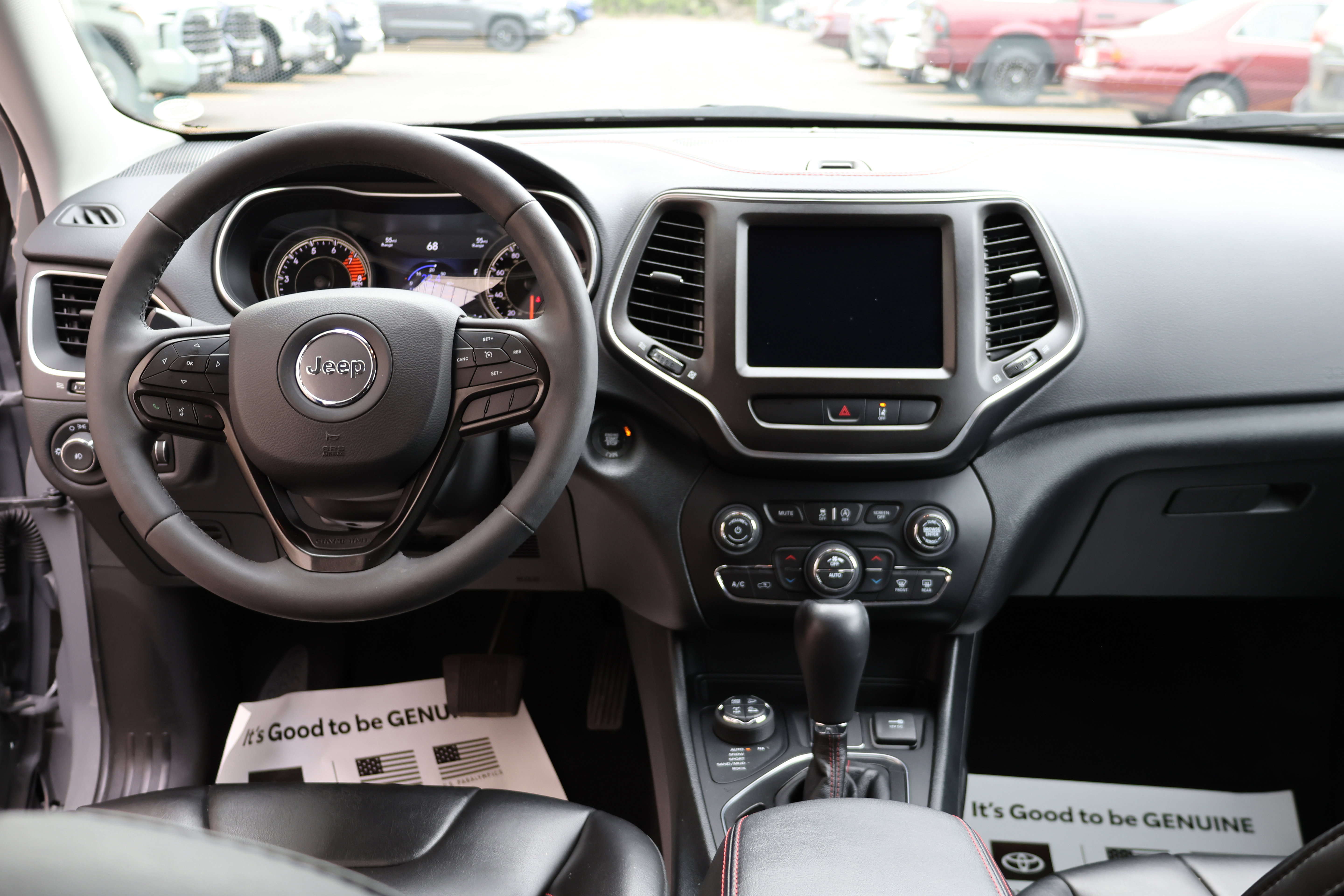 Used 2022 Jeep Cherokee Trailhawk AWD/4WD image 26