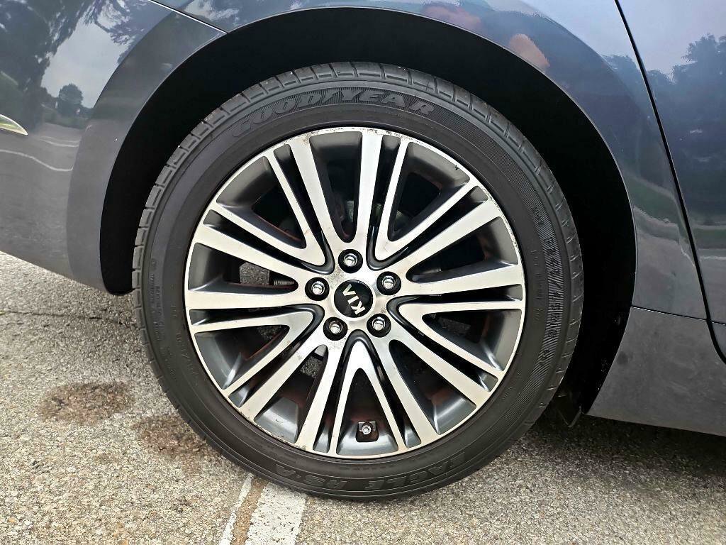 Used 2014 Kia Cadenza Premium FWD image 31