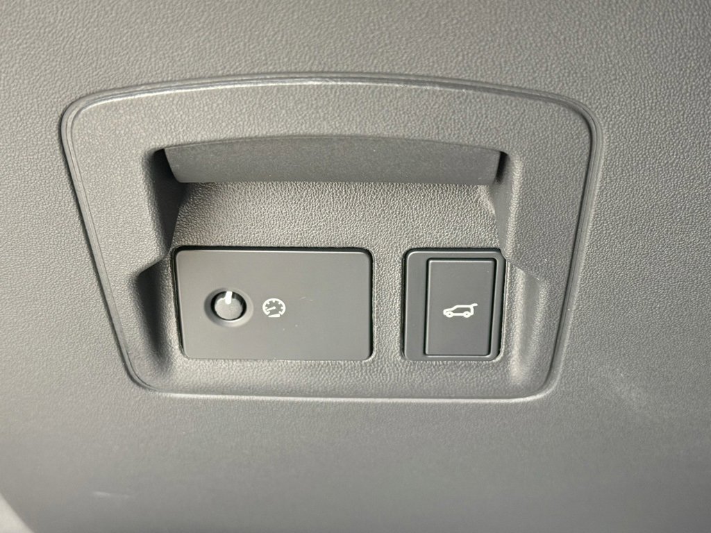 New 2025 Land Rover Range Rover Velar Dynamic SE image 31