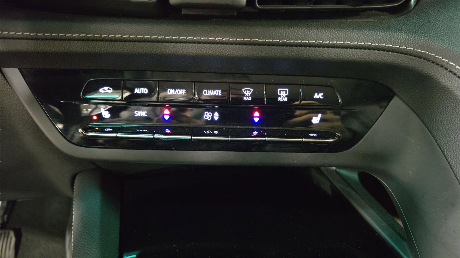 Used 2023 Buick Envision Essence image 23