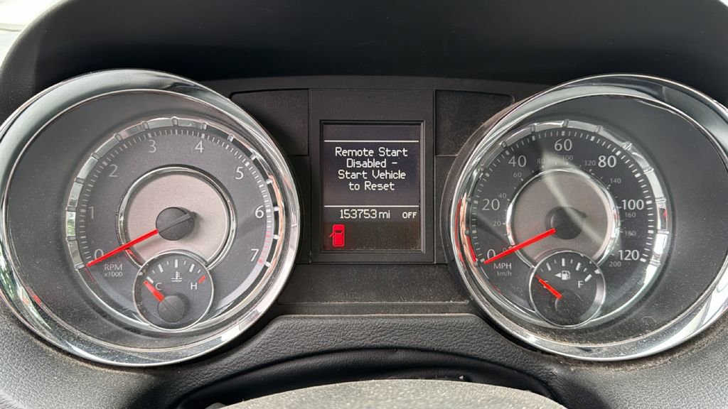 Used 2014 Chrysler Town & Country Touring-L w/ Driver Convenience Group FWD image 10