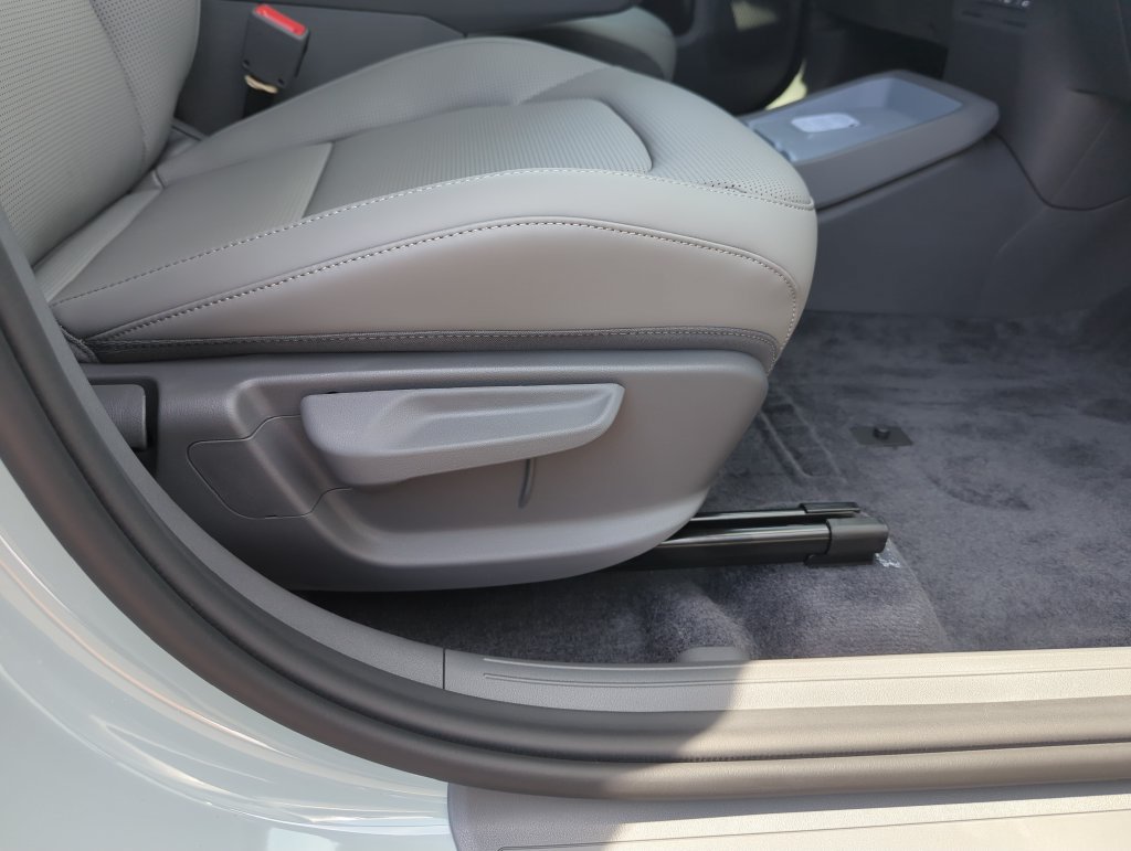 New 2027 Kia EV3 Wind FWD image 36