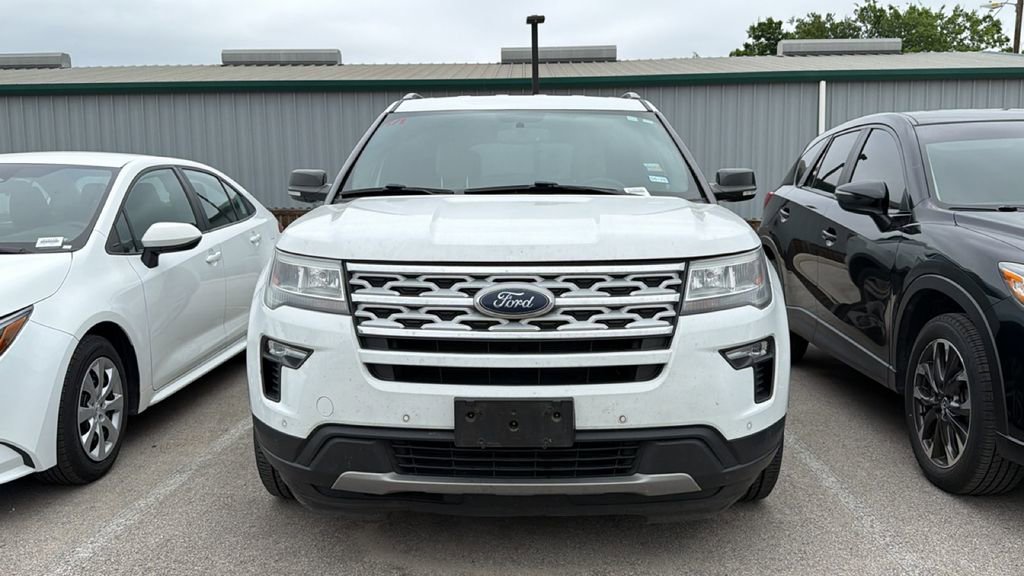 Used 2018 Ford Explorer XLT w/ Equipment Group 202A AWD/4WD image 2