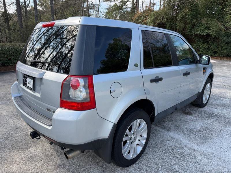Used 2008 Land Rover LR2 SE image 9