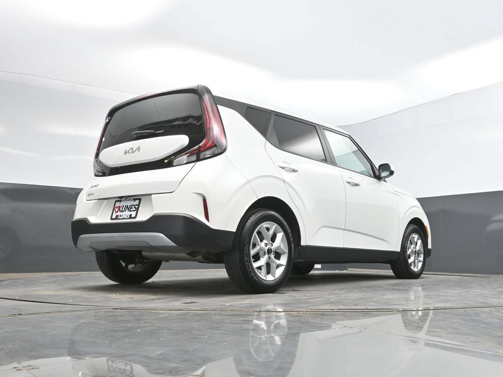 Used 2025 Kia Soul LX w/ LX Technology Package FWD image 37