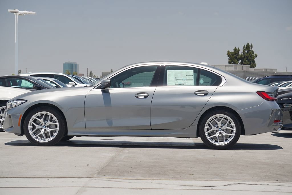 Used 2025 BMW 330i xDrive Sedan AWD/4WD image 4