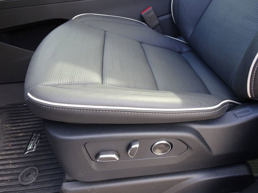 Certified 2026 Cadillac Escalade ESV Sport w/ Touring Package AWD/4WD image 8