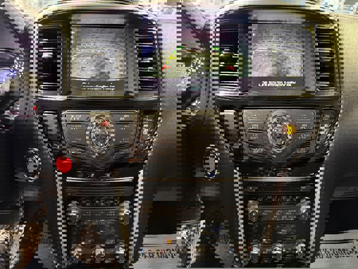 Used 2019 Nissan Pathfinder SV image 12