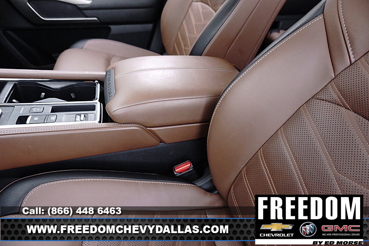 Used 2024 Nissan Pathfinder Platinum w/ Cargo Package image 31