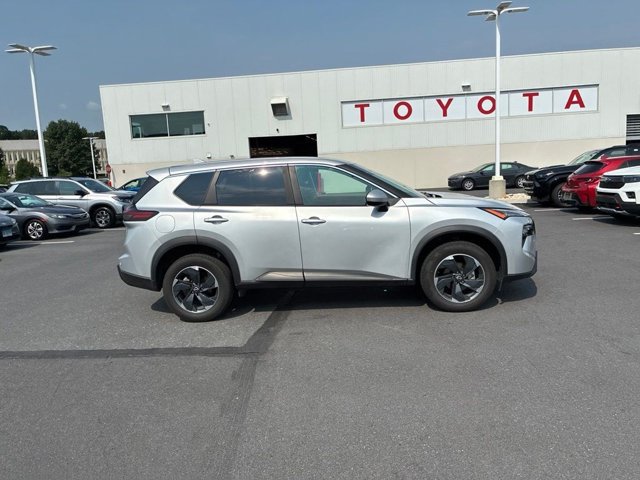 Used 2024 Nissan Rogue SV AWD/4WD image 5