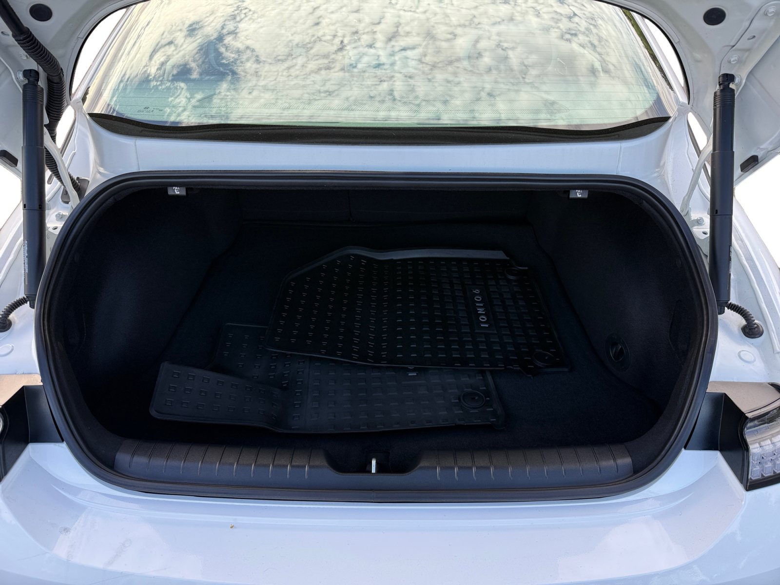 Used 2024 Hyundai Ioniq 6 Limited RWD image 17