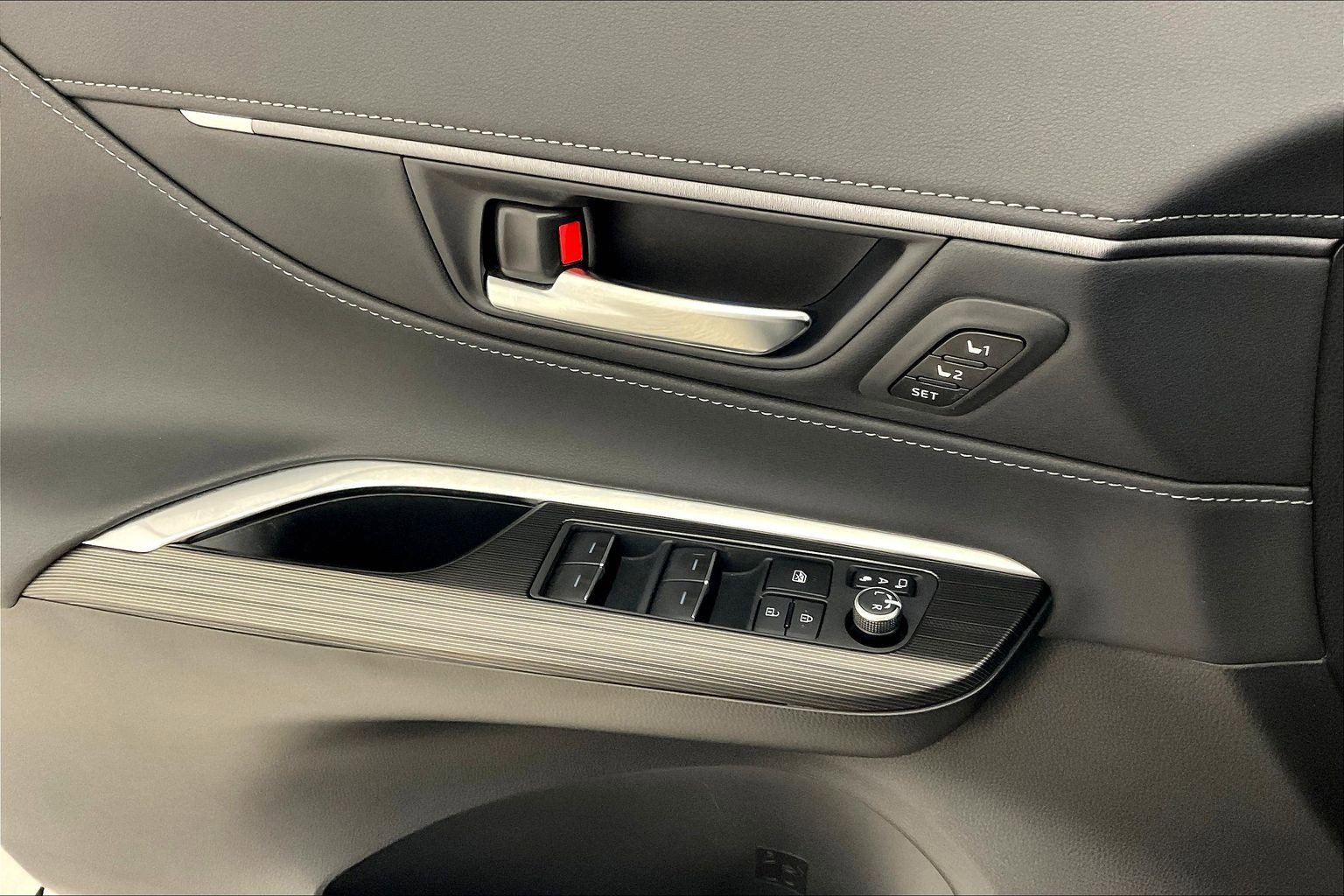 Used 2023 Toyota Venza Nightshade AWD/4WD image 37