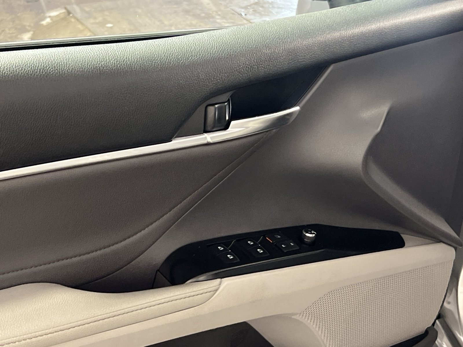 Used 2018 Toyota Camry XLE w/ Audio Package FWD image 16