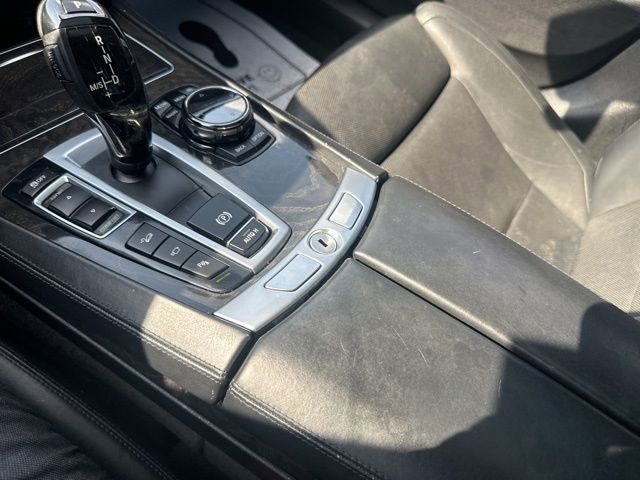 Used 2014 BMW 750Li xDrive image 39