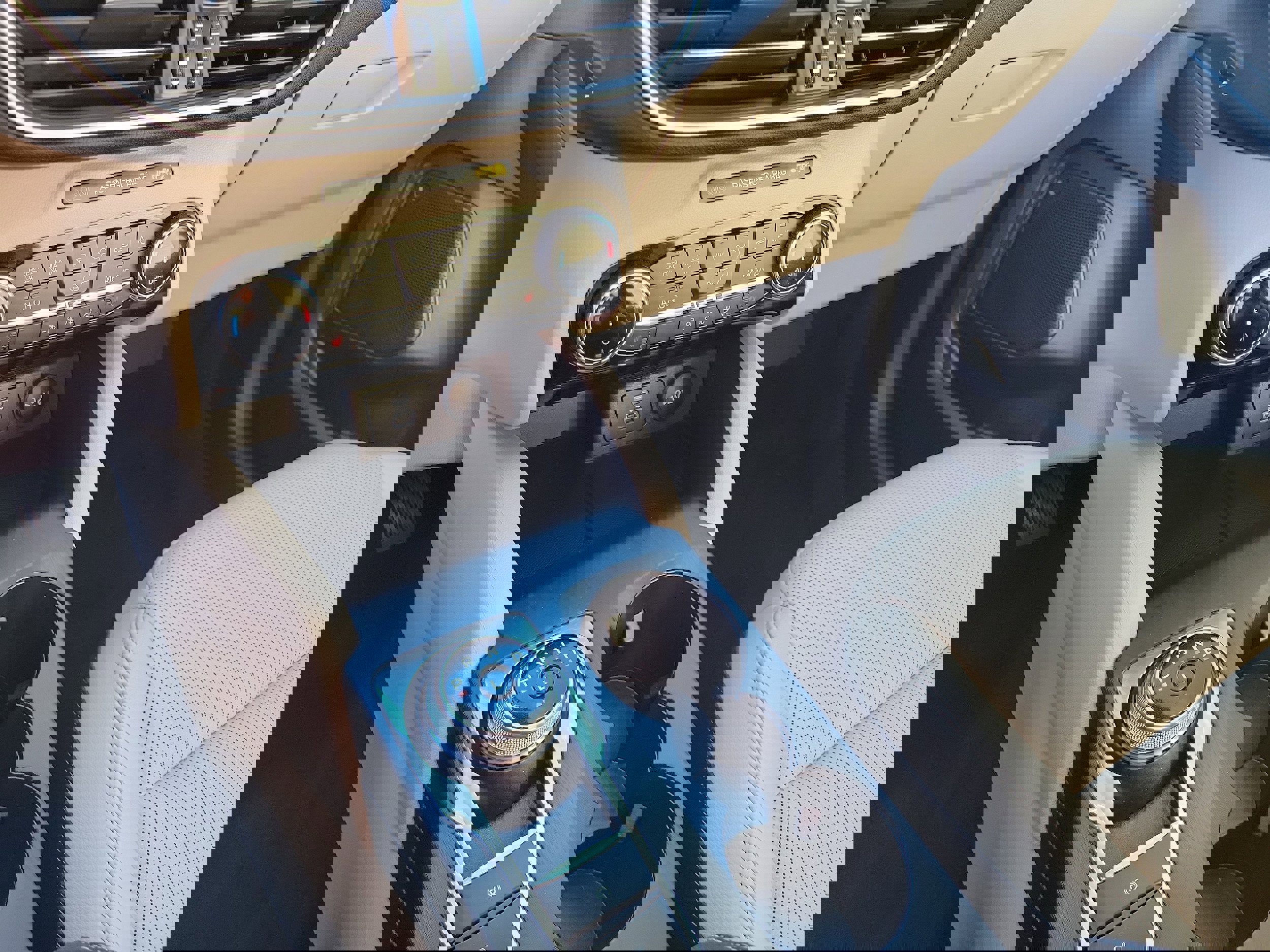 Certified 2022 Ford Escape Titanium image 32