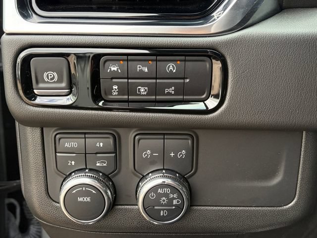 Used 2025 GMC Yukon XL Denali AWD/4WD image 5