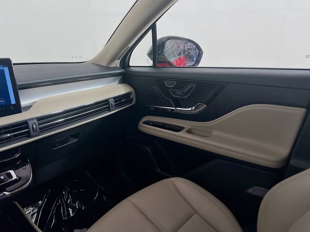 Used 2025 Lincoln Corsair AWD w/ Equipment Group 101A image 22