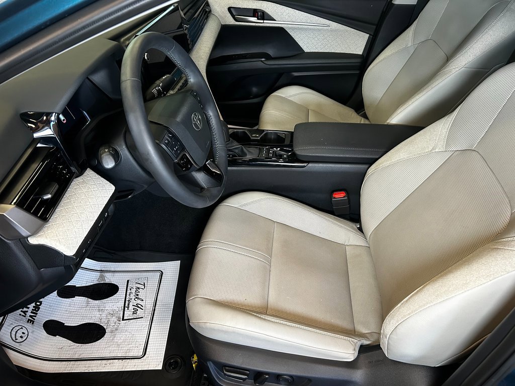 Used 2025 Toyota Camry XLE image 19