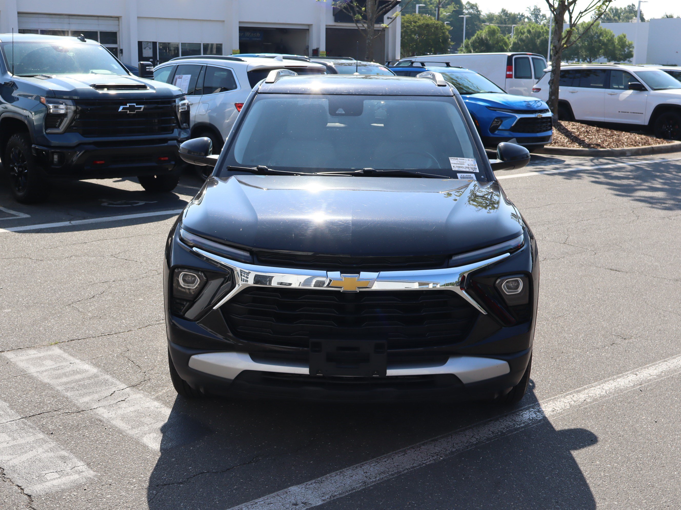 Used 2024 Chevrolet TrailBlazer LT AWD/4WD image 3