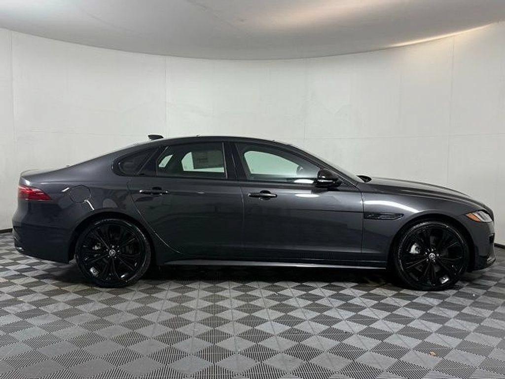Certified 2024 Jaguar XF R-Dynamic SE AWD/4WD image 9